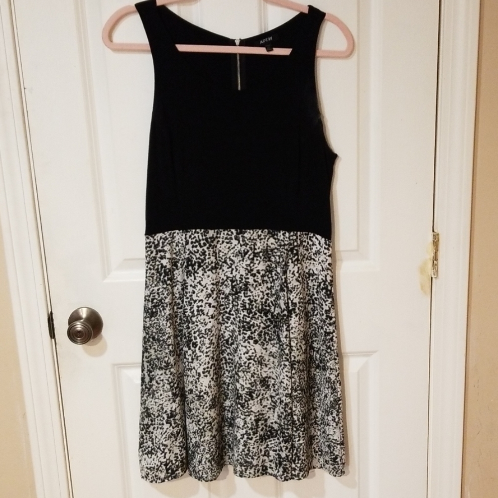 😍Fun & Flirty Apt. 9 Sleevless Dress